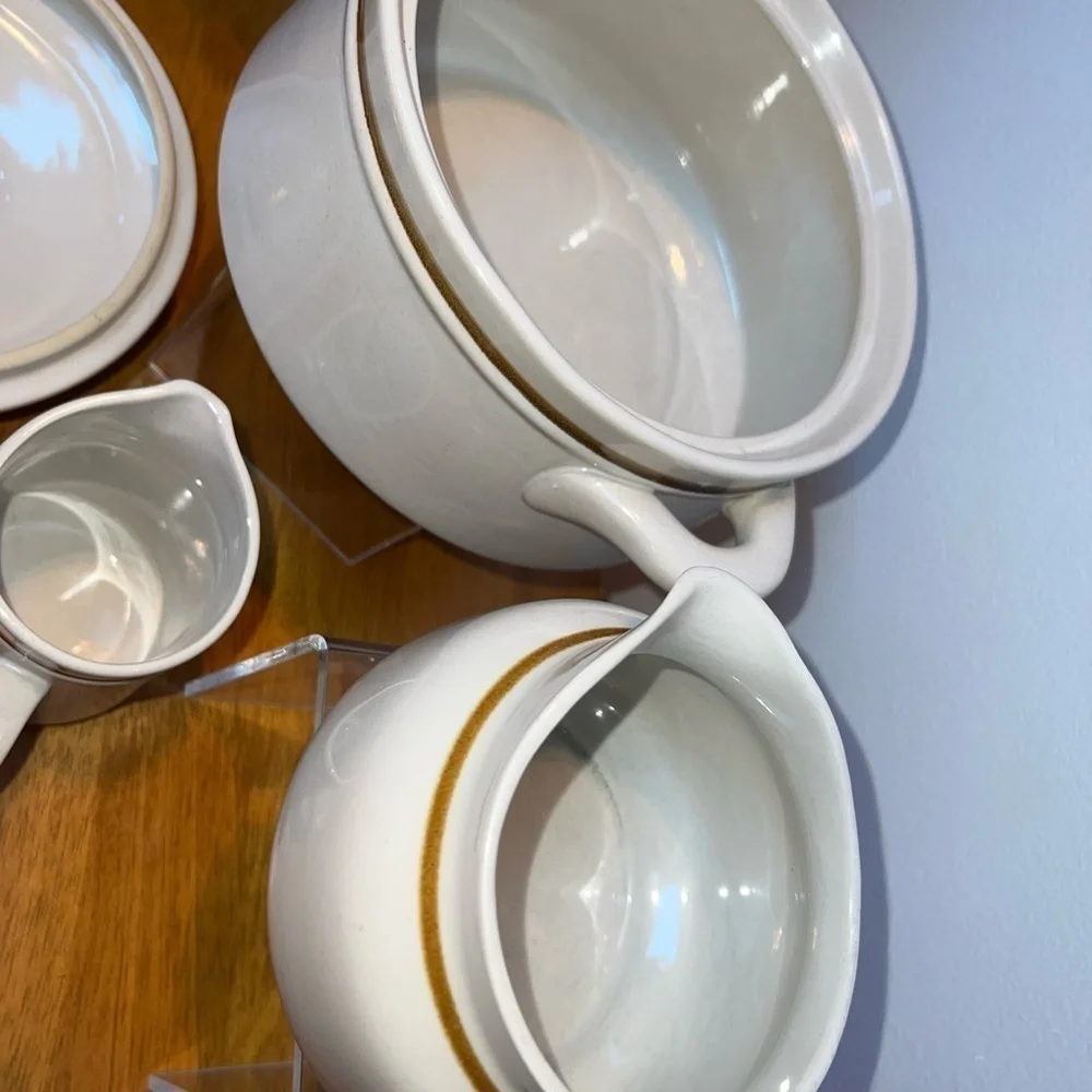 Lot of vintage stoneware Japan, saucer pot with lid and creamer